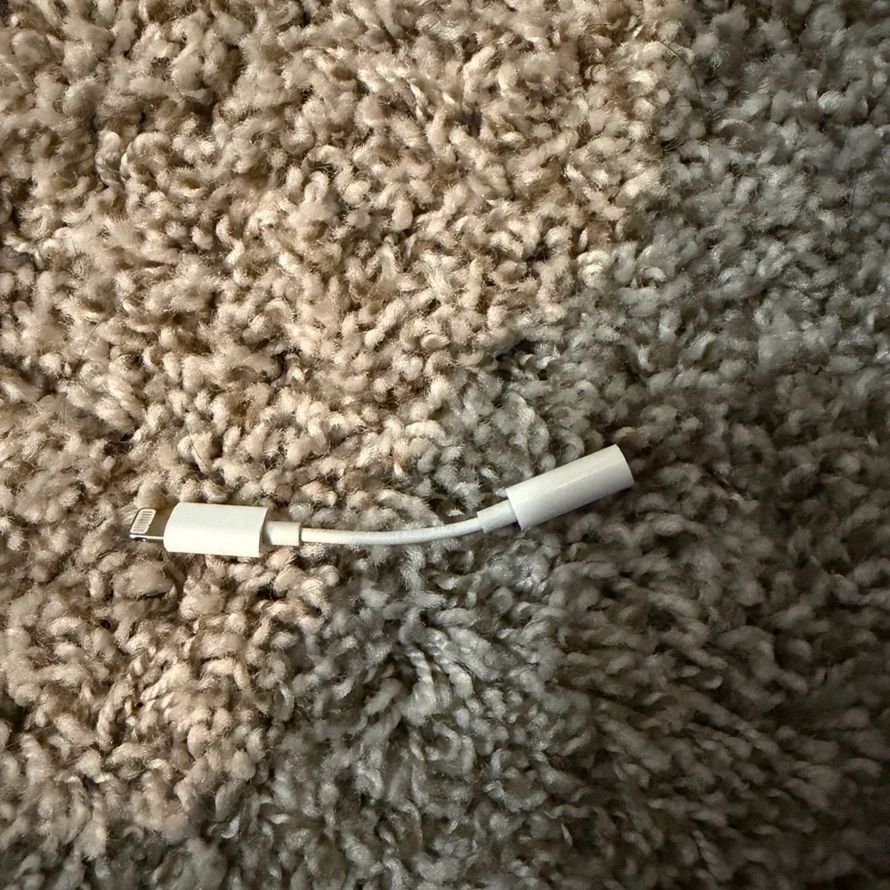 White Lightning to 3.5mm Headphone Adapter